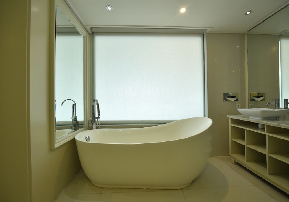 Ocean View Tub